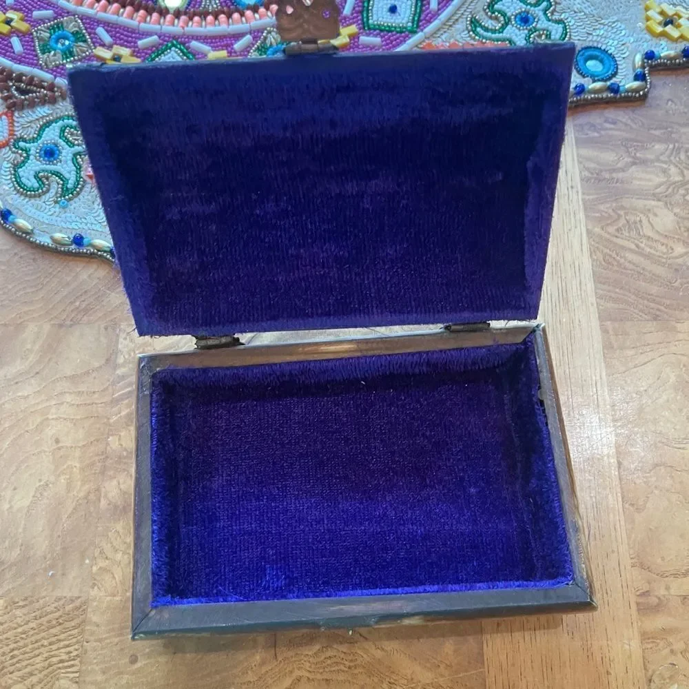 Vintage Horn-Inlay Trinket Box with Brass Accents & Velvet Lining – 6.5”